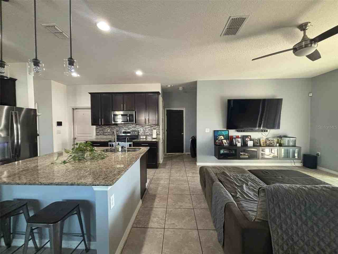 1000 Vicenza St - Photo 5 of 41