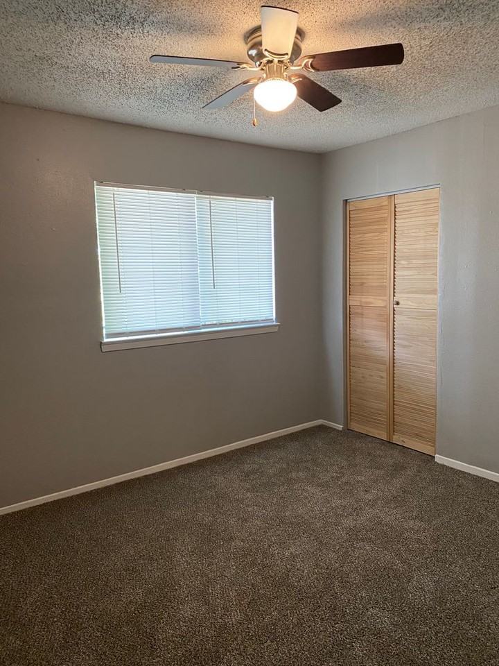 BRIGHTWAY MANOR - Photo 6 of 16