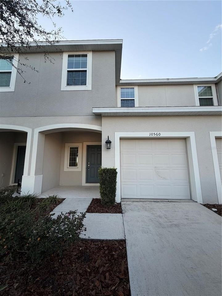 10560 Salt Grove St - Photo 2 of 18