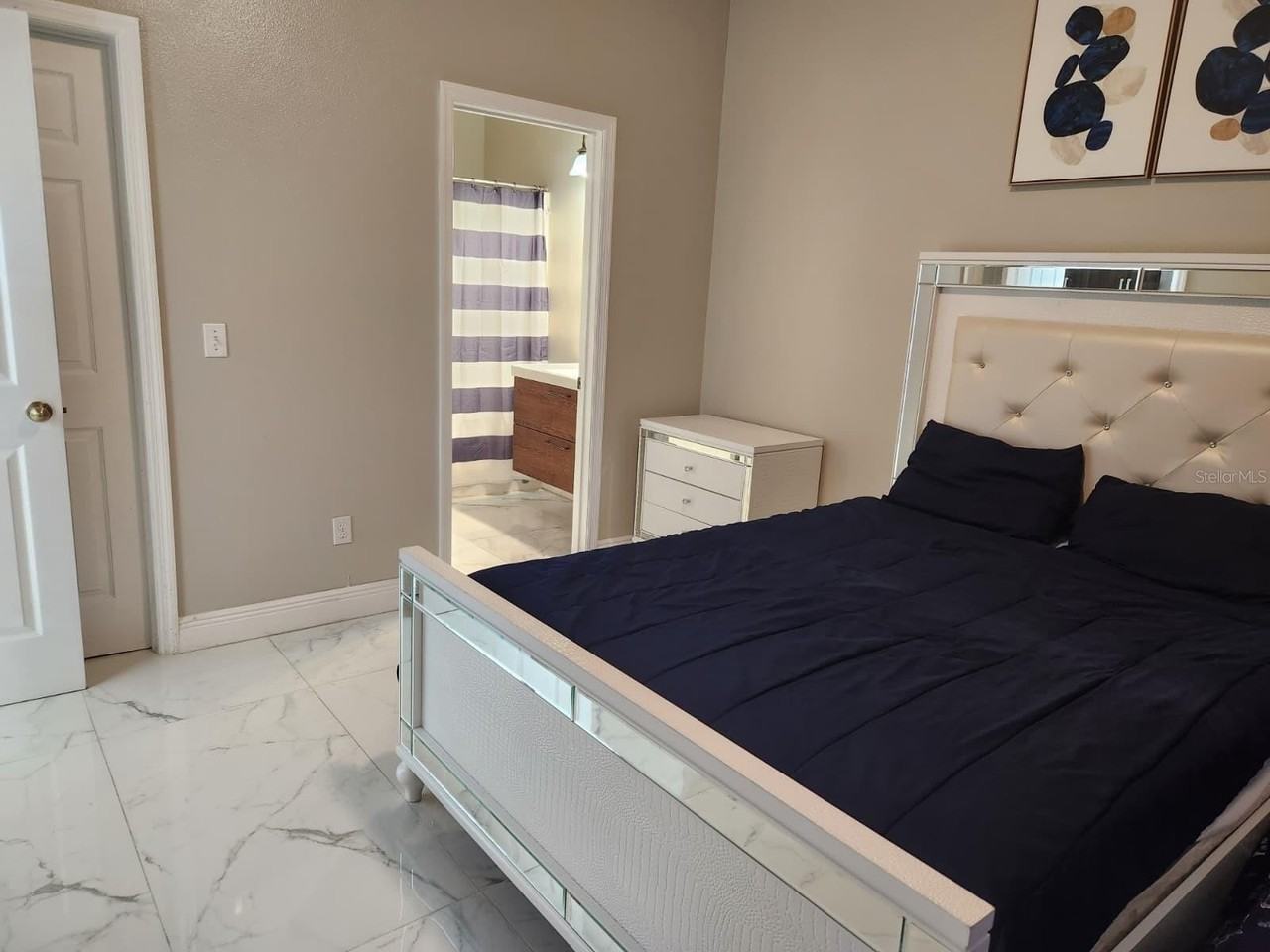 17312 Silver Creek Ct - Photo 3 of 11