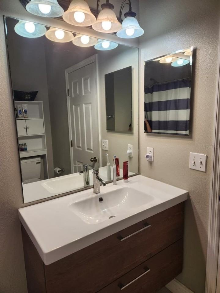 17312 Silver Creek Ct - Photo 6 of 11