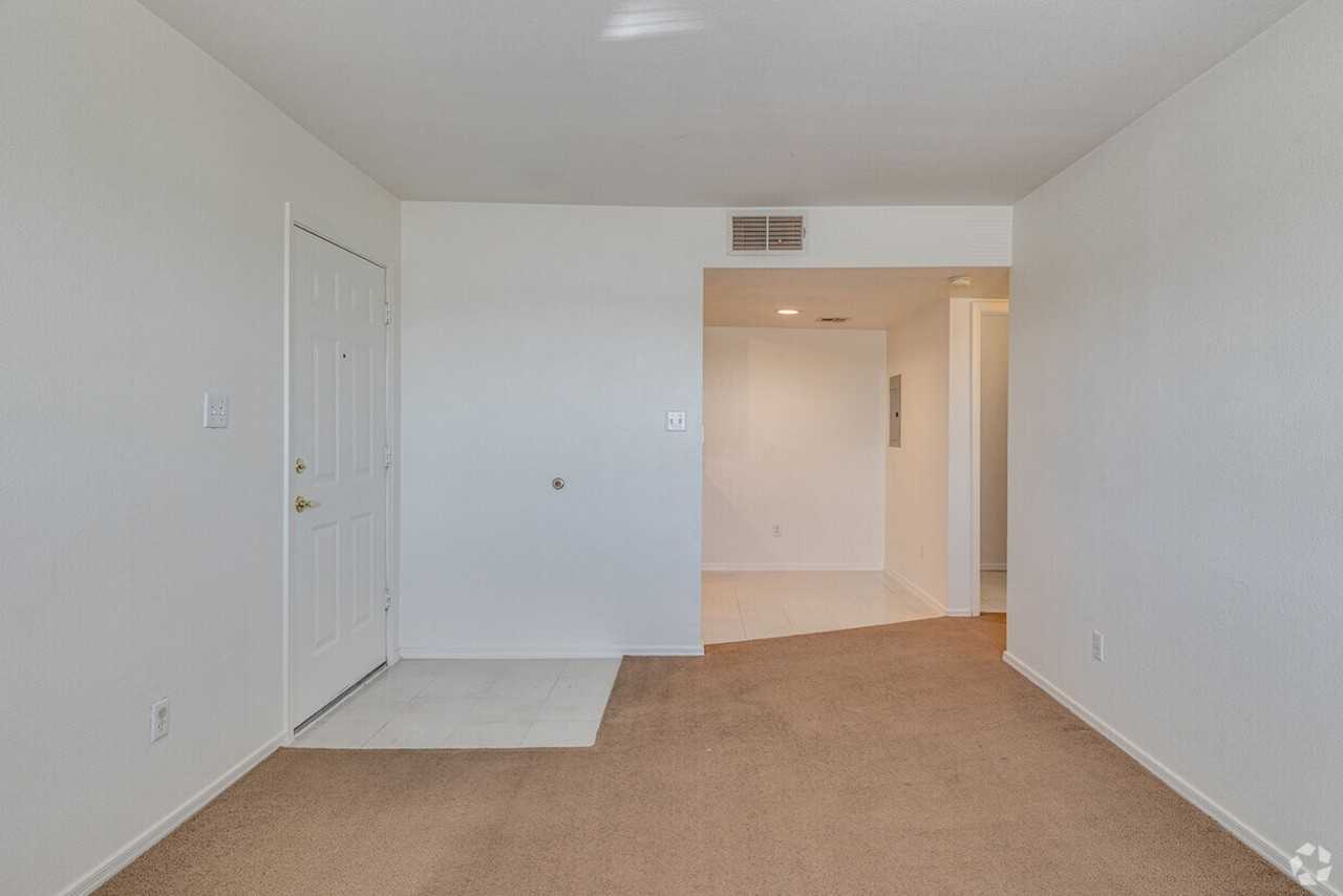 514 W. Yucca St. - Photo 4 of 10