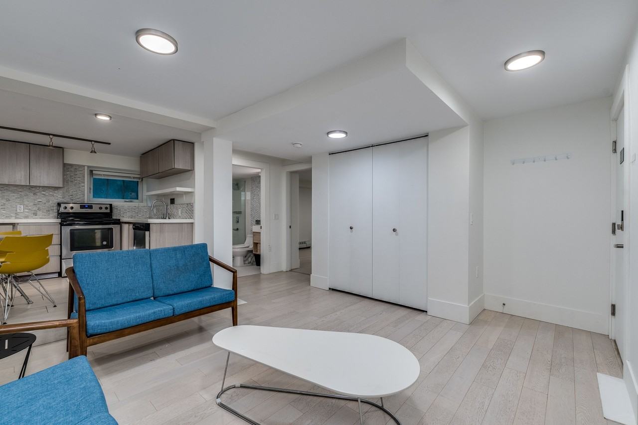 1425 Haro Street - Photo 2