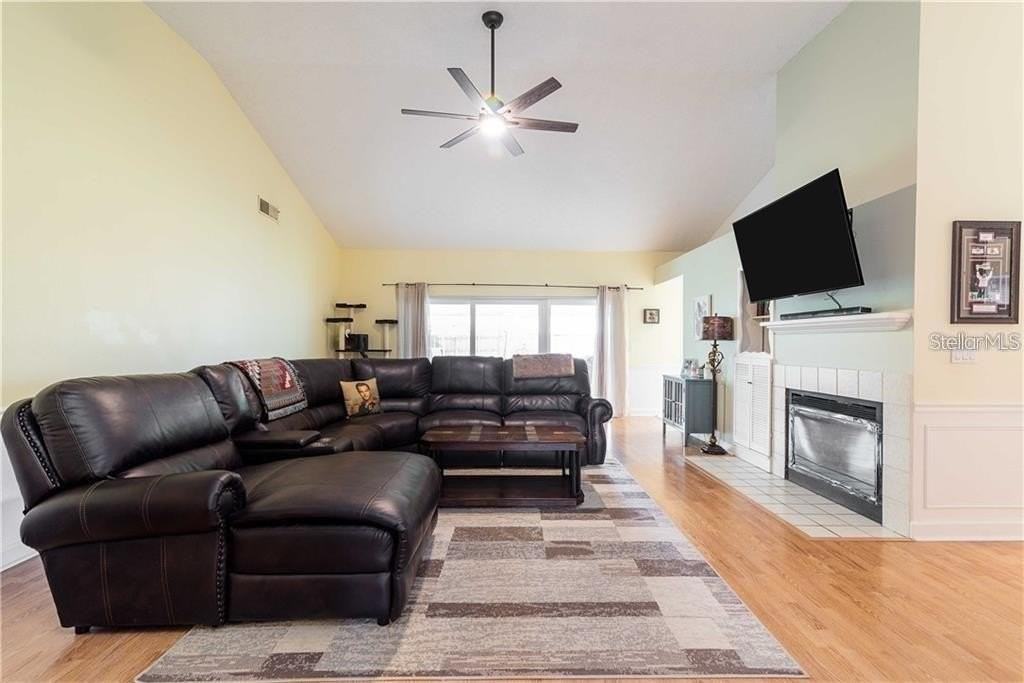 1907 Coral Tree Ct - Photo 5 of 32