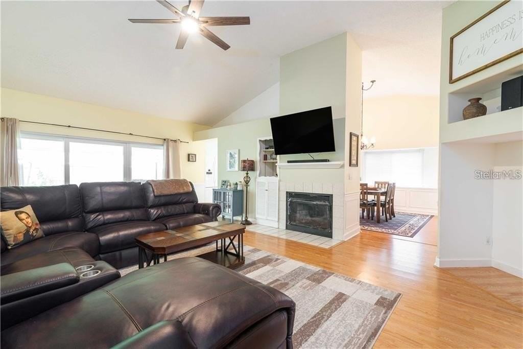 1907 Coral Tree Ct - Photo 6 of 32