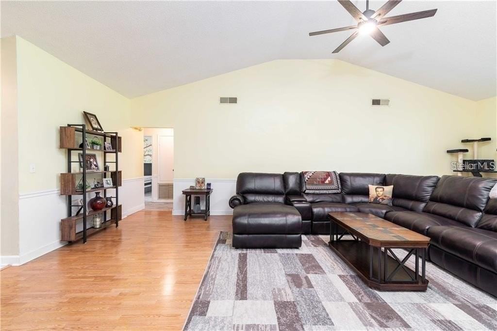 1907 Coral Tree Ct - Photo 7 of 32