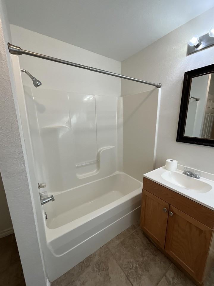 2210 W Corsicana St #1 - Photo 4 of 22