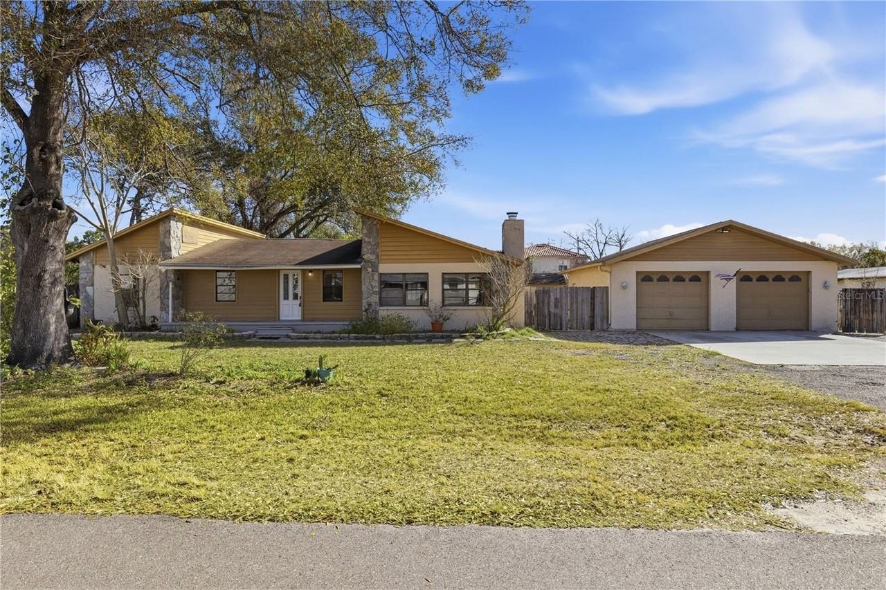 10301 Trail Ridge Ln - Photo 2 of 35