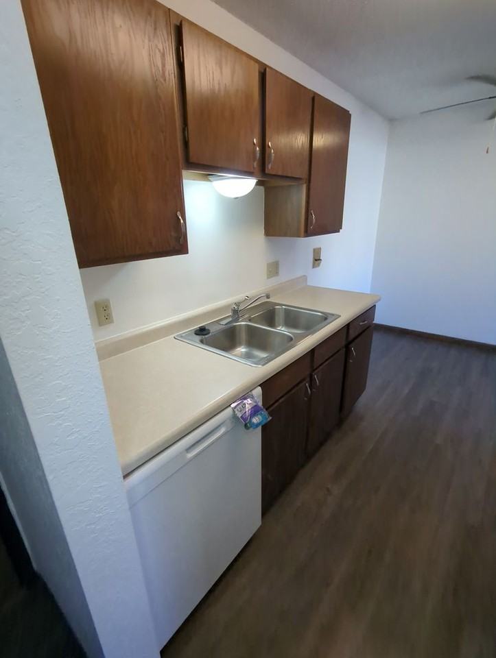 Rosewood Terrace Apartments - Photo 7 of 16