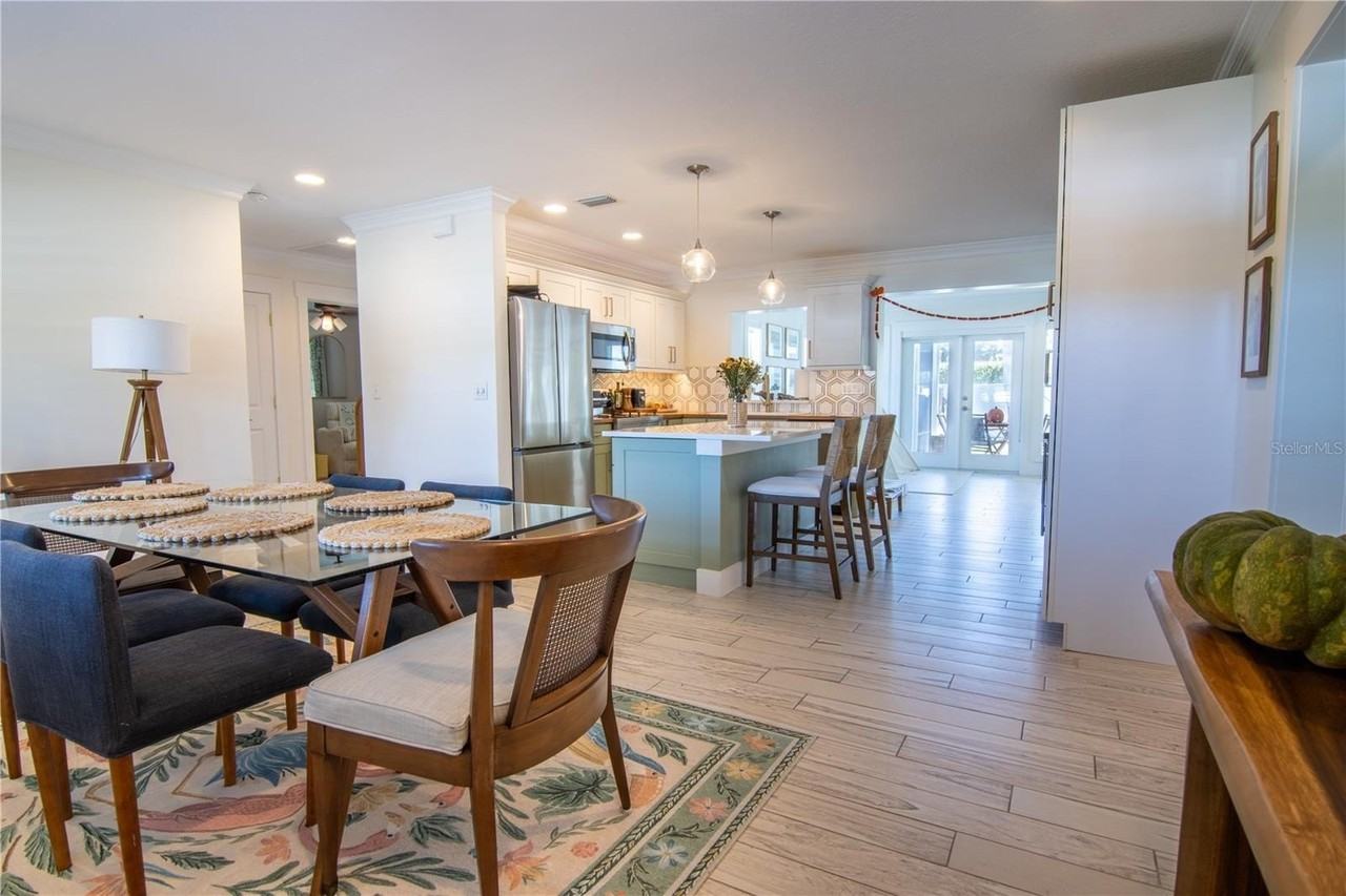 600 43rd Ave Ne - Photo 3 of 50