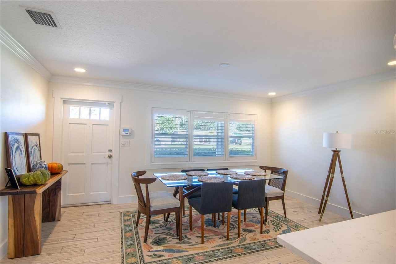 600 43rd Ave Ne - Photo 5 of 50