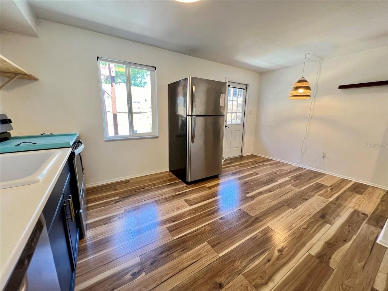 559 Laura Ln - Photo 6 of 13