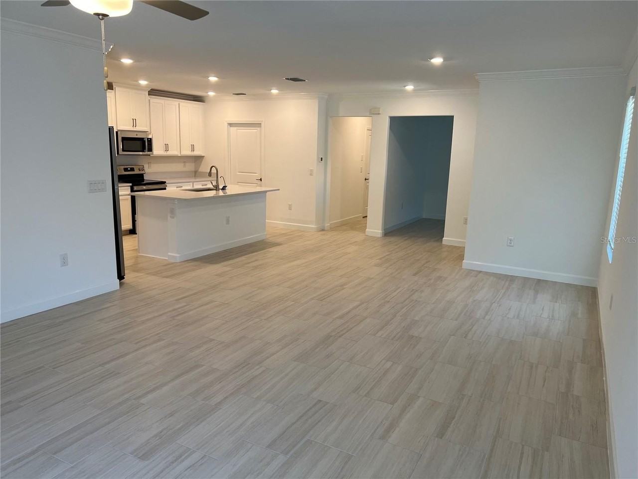 16831 Forge Surf St - Photo 6 of 28