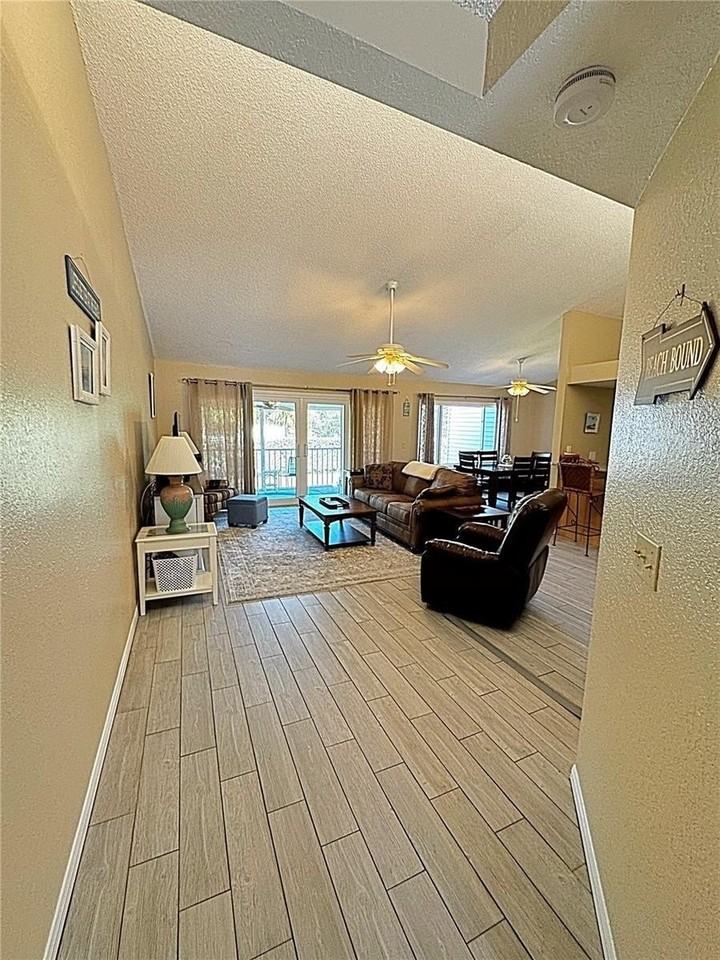 404 Hidden Harbour Dr #404 - Photo 6 of 33