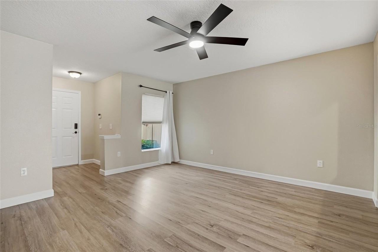 8113 Silent Creek Dr - Photo 5 of 30