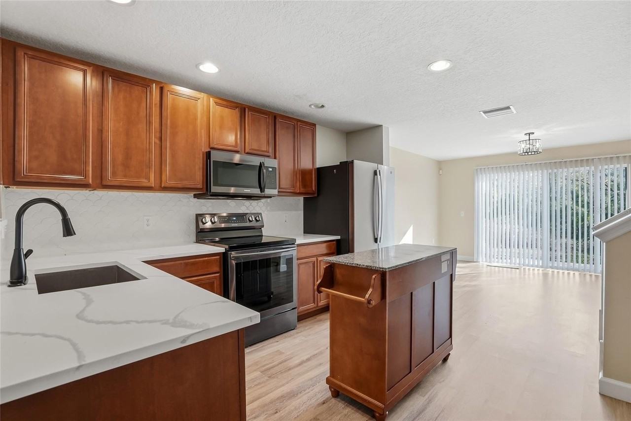 8113 Silent Creek Dr - Photo 7 of 30