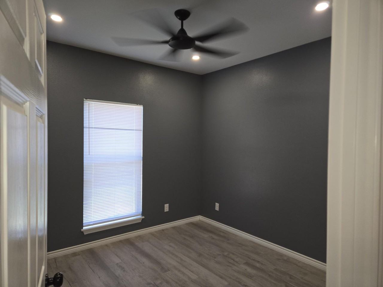 409 S Steen Dr #104 - Photo 5 of 17