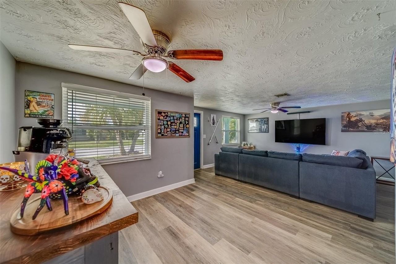 2646 Albion St - Photo 4 of 50