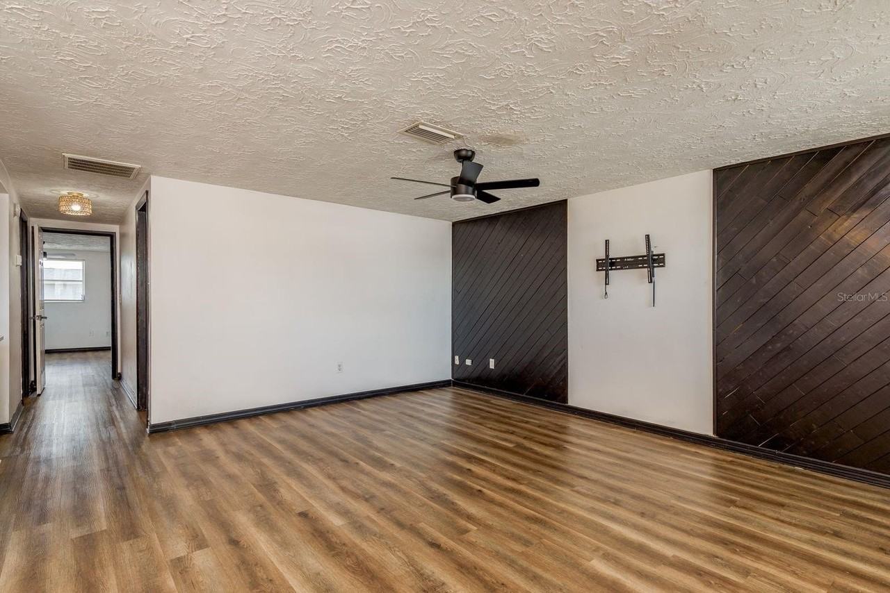 3332 Chauncy Rd - Photo 4 of 28