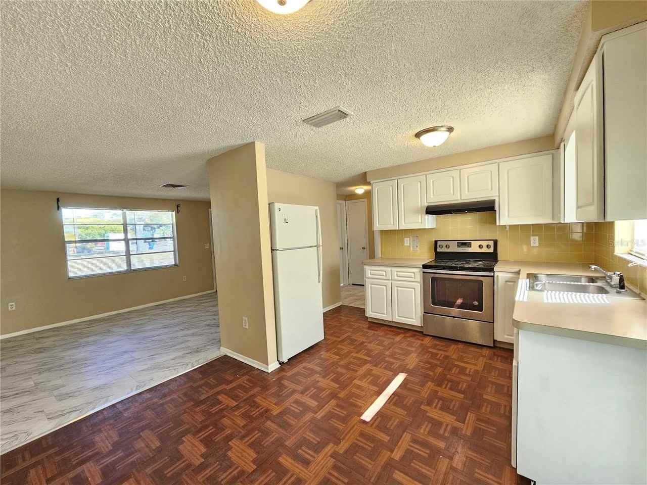 6324 Lomand Ave - Photo 5 of 16