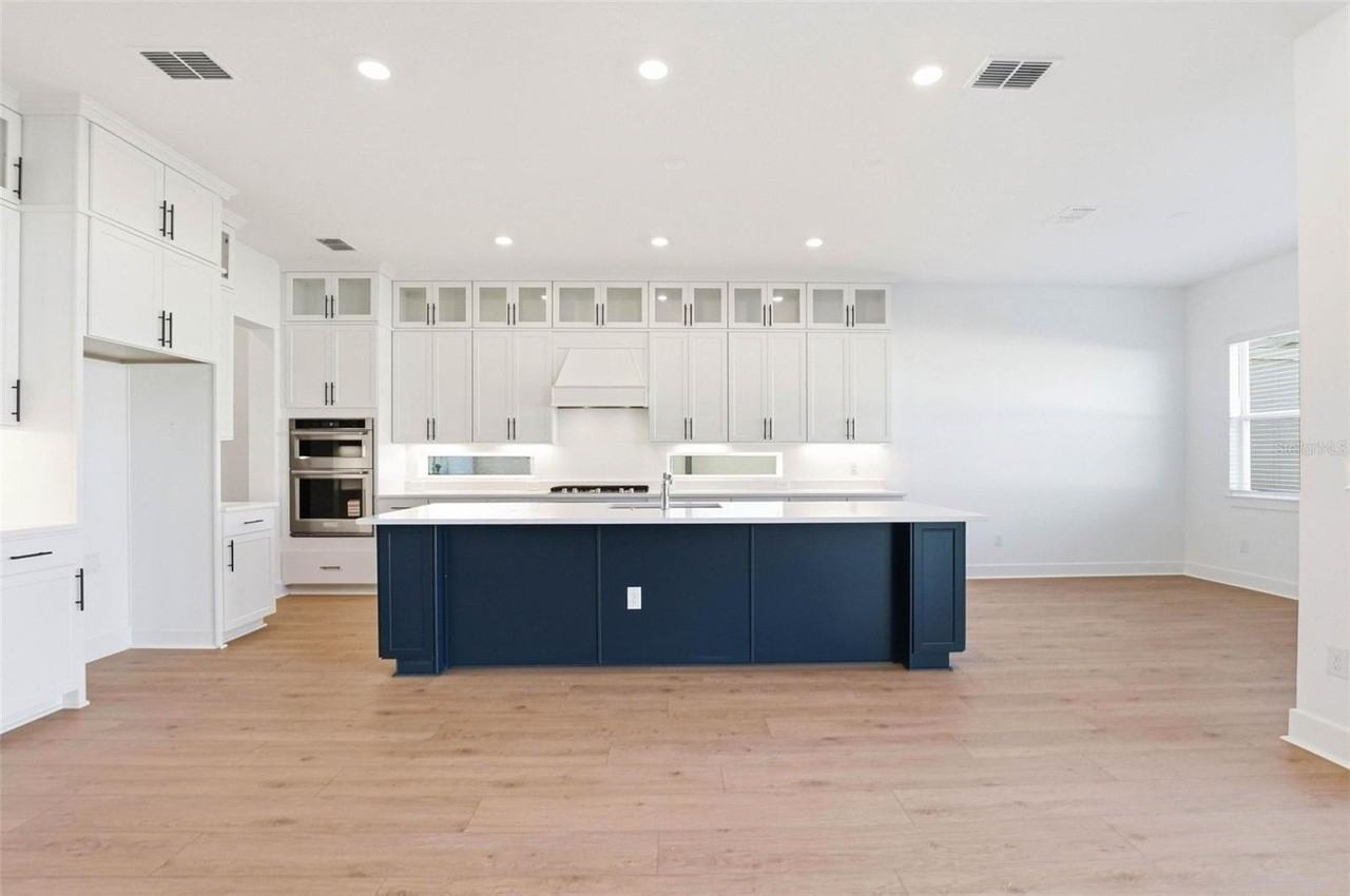 6962 Jared Oaks Dr - Photo 2 of 50