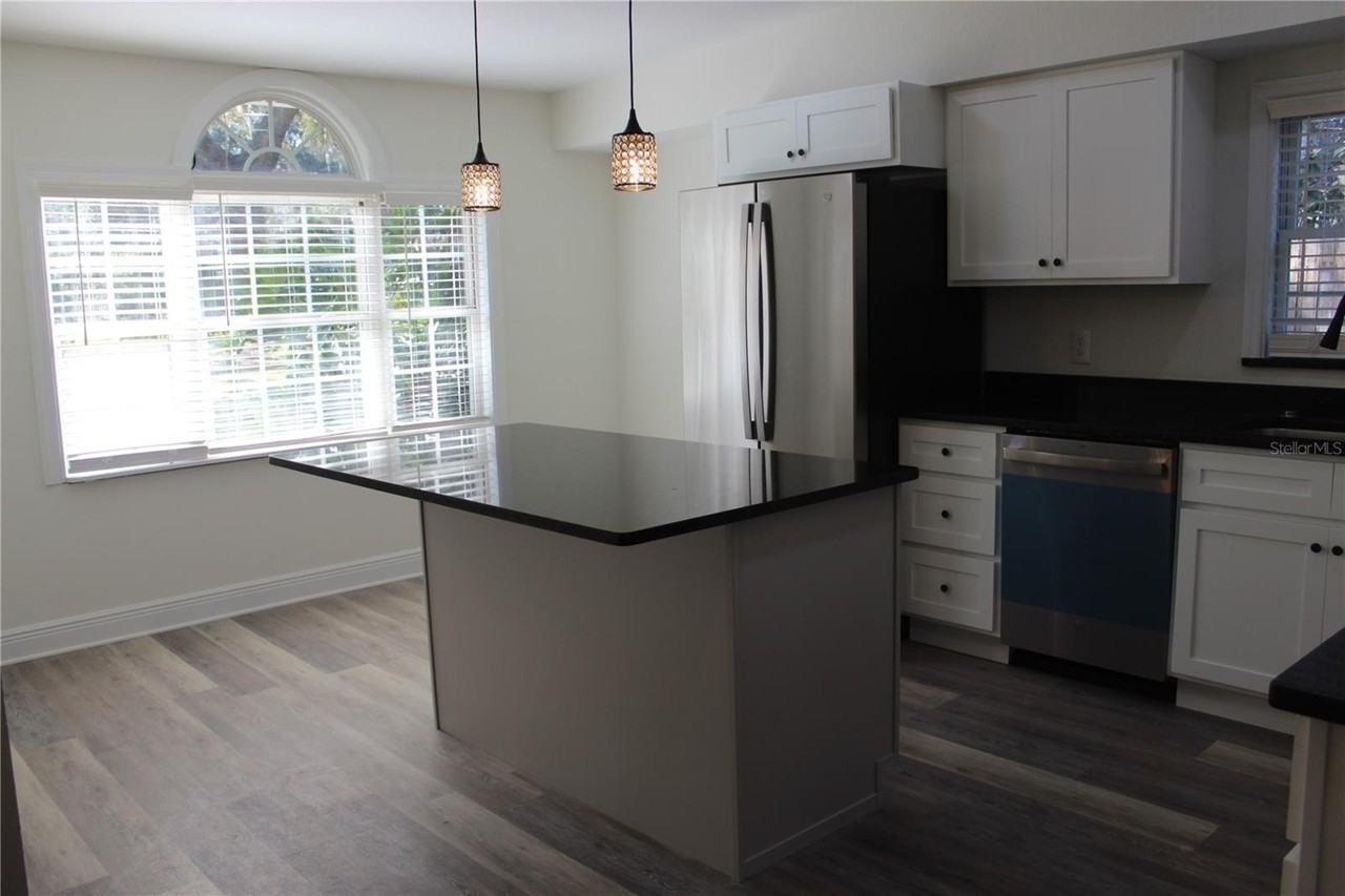 1762 Se 164th Cir - Photo 6 of 33