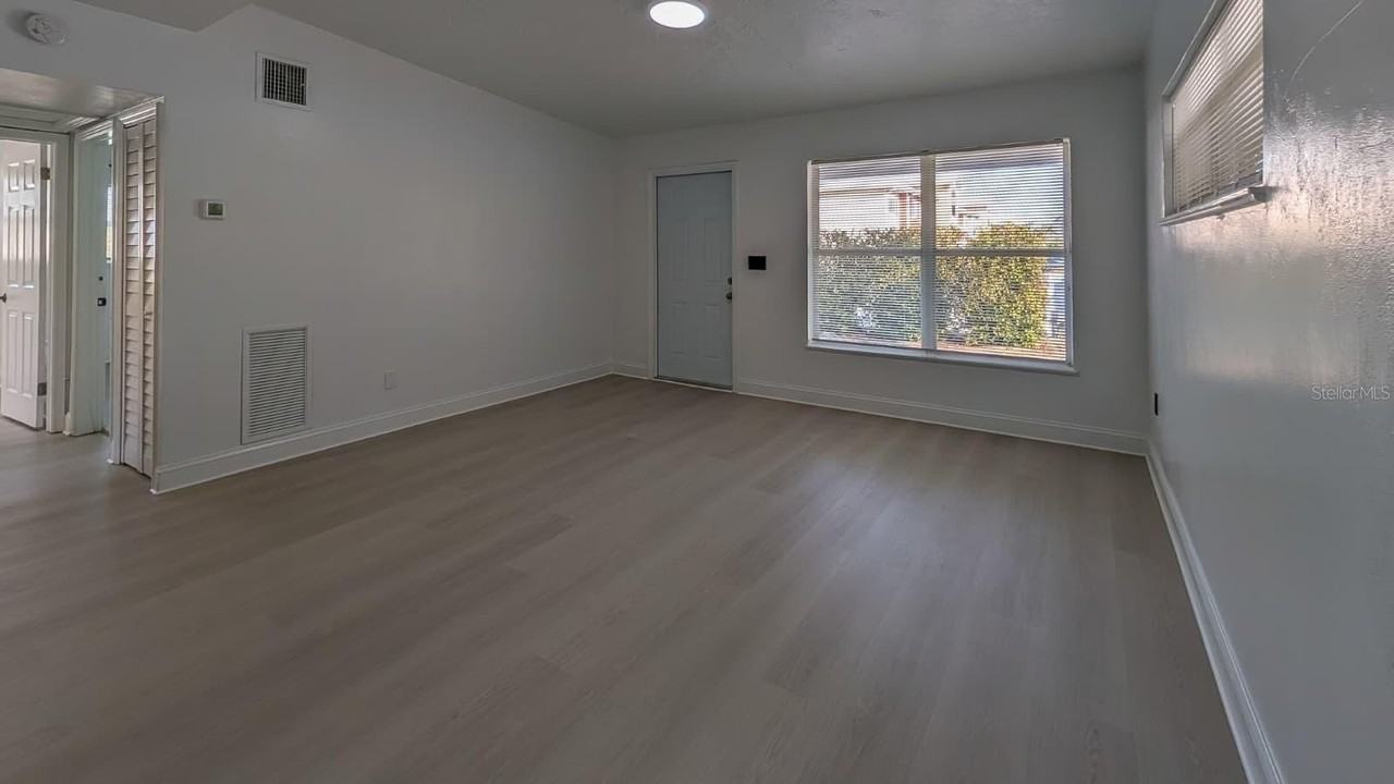 831 Woodlawn St - Photo 6 of 21