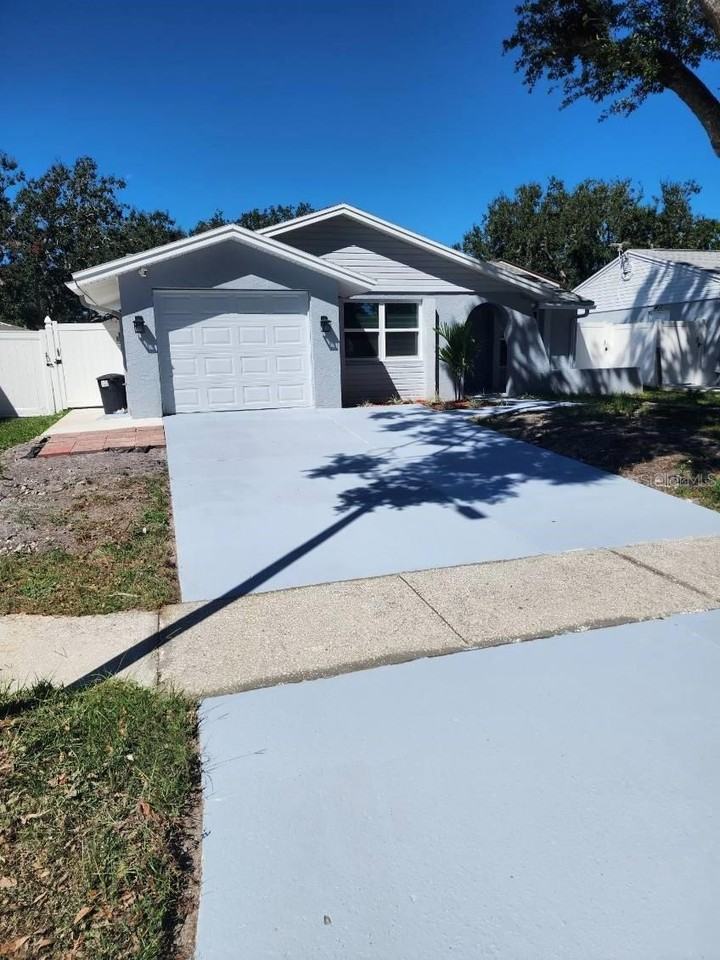 3109 Sandspur Dr - Photo 3 of 23