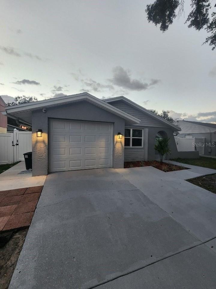 3109 Sandspur Dr - Photo 4 of 23