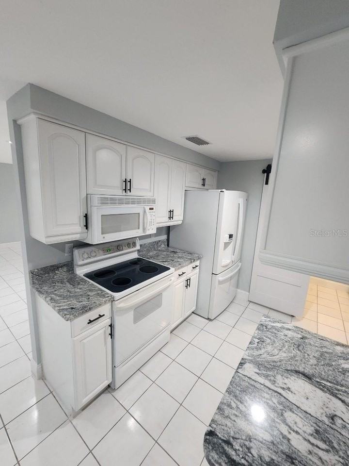 3109 Sandspur Dr - Photo 5 of 23