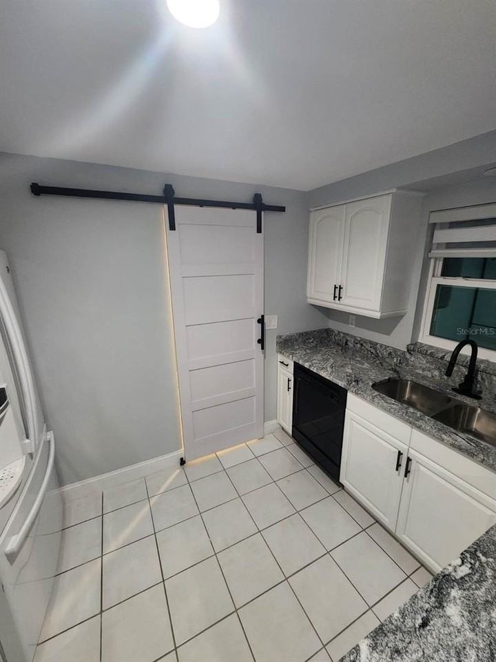 3109 Sandspur Dr - Photo 7 of 23