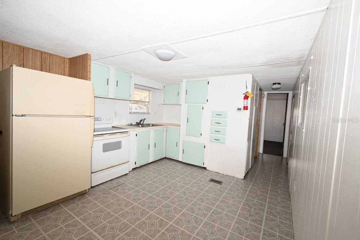 34898 Fraser St - Photo 6 of 13