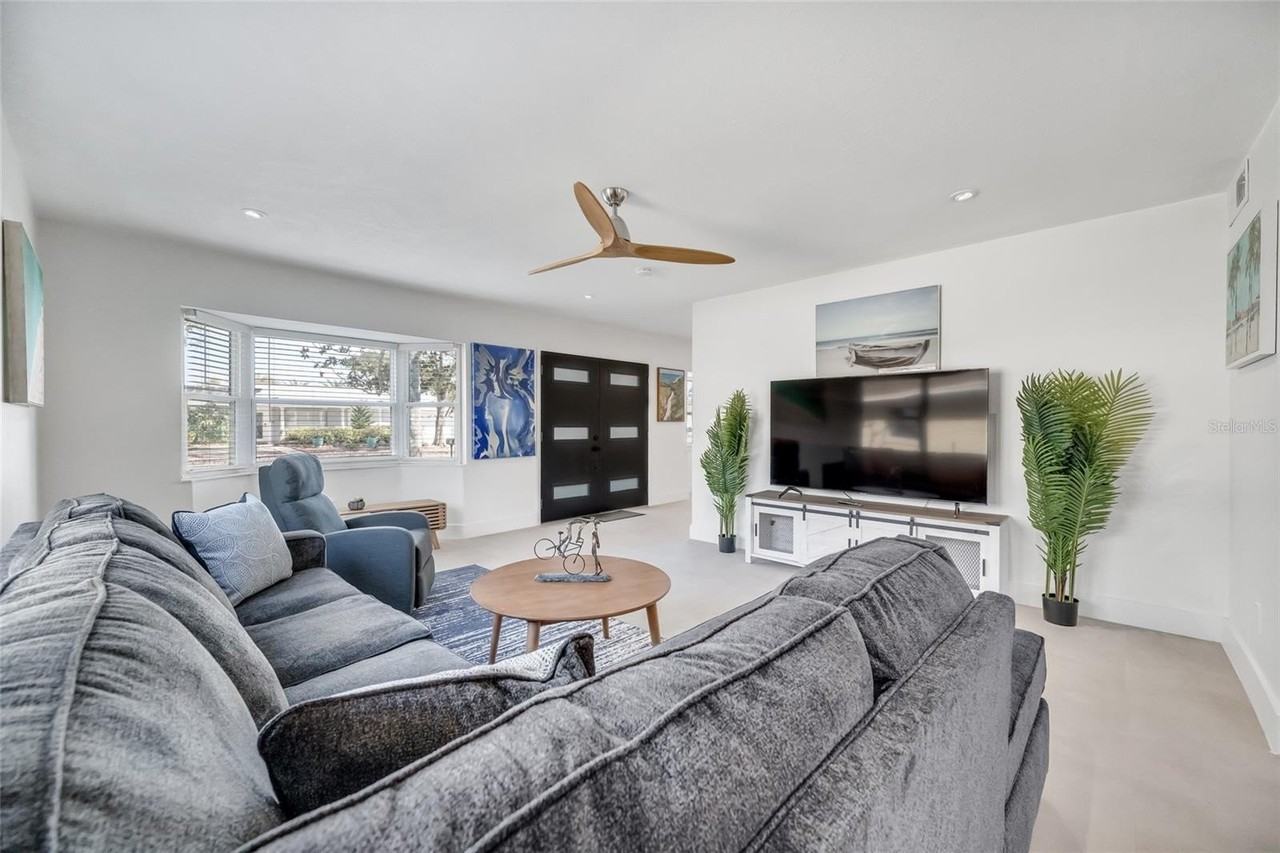 4622 Bay Crest Dr - Photo 2 of 50