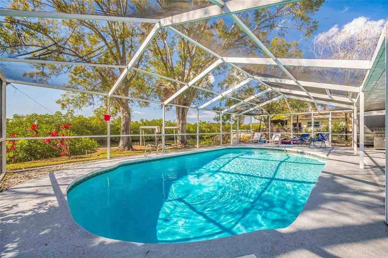 4622 Bay Crest Dr - Photo 3 of 50