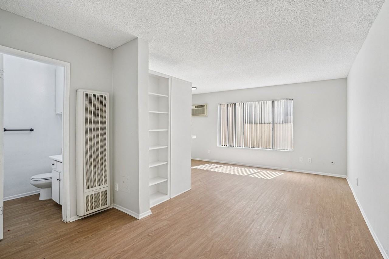 238 South Serrano Ave - Photo 7 of 30