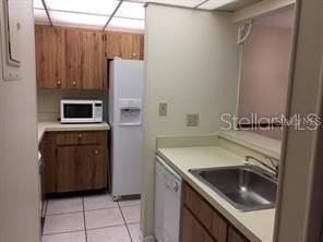 120 Hibiscus Woods Ct #10B - Photo 5 of 12