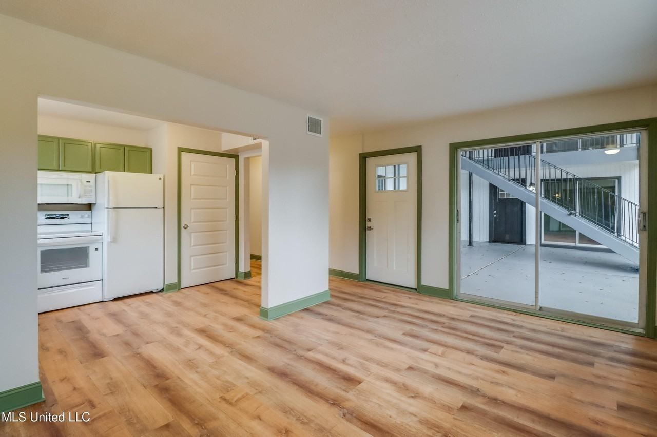 150 Pat Harrison St Apt 3 - Photo 3 of 11