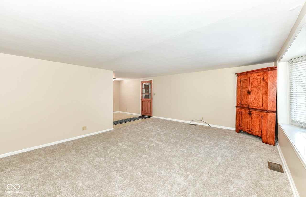 8047 Dix Rd - Photo 2 of 25