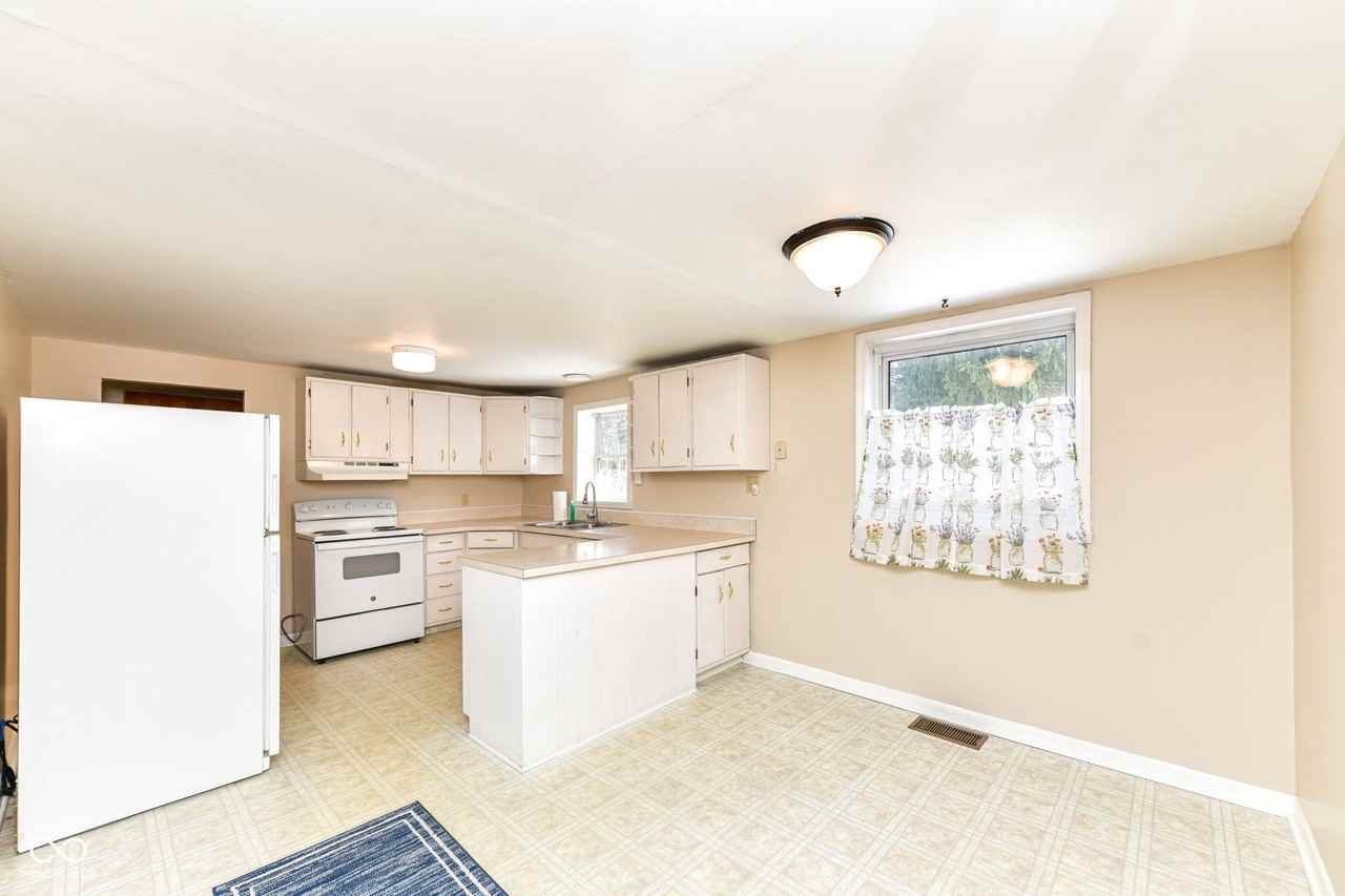 8047 Dix Rd - Photo 5 of 25