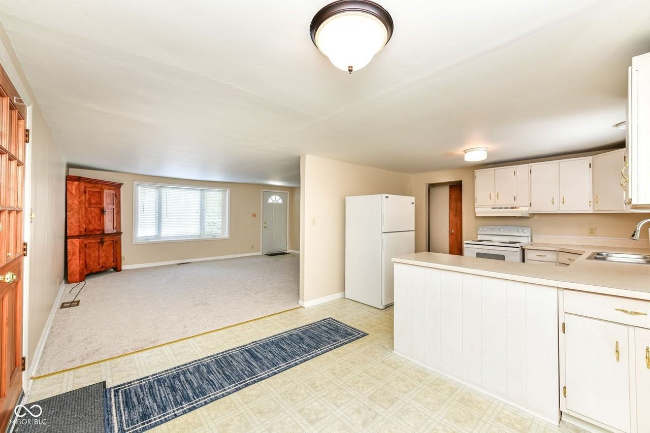 8047 Dix Rd - Photo 6 of 25