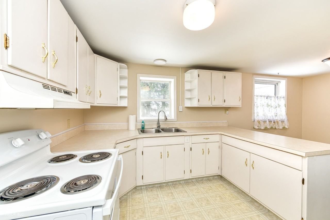 8047 Dix Rd - Photo 7 of 25