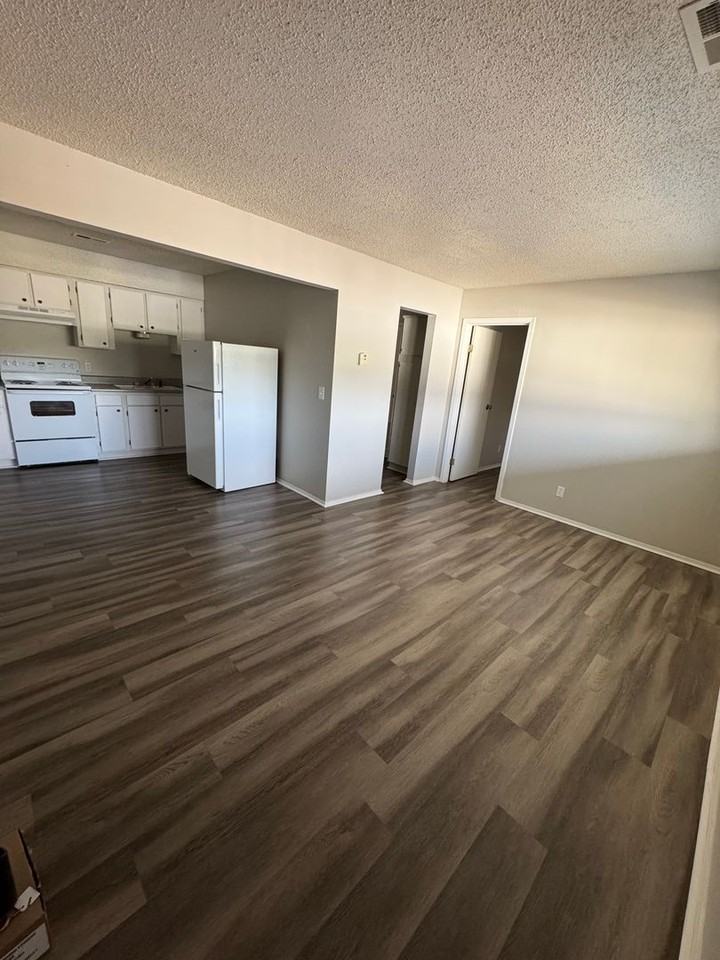 Valley View Apartments - Photo 7 of 50