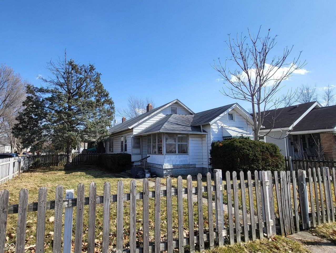 1329 N Gladstone Ave - Photo 2 of 2