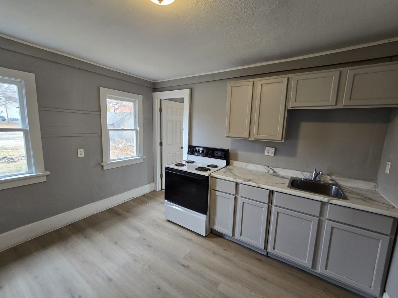 714 W 1st St #1 - Photo 3 of 27