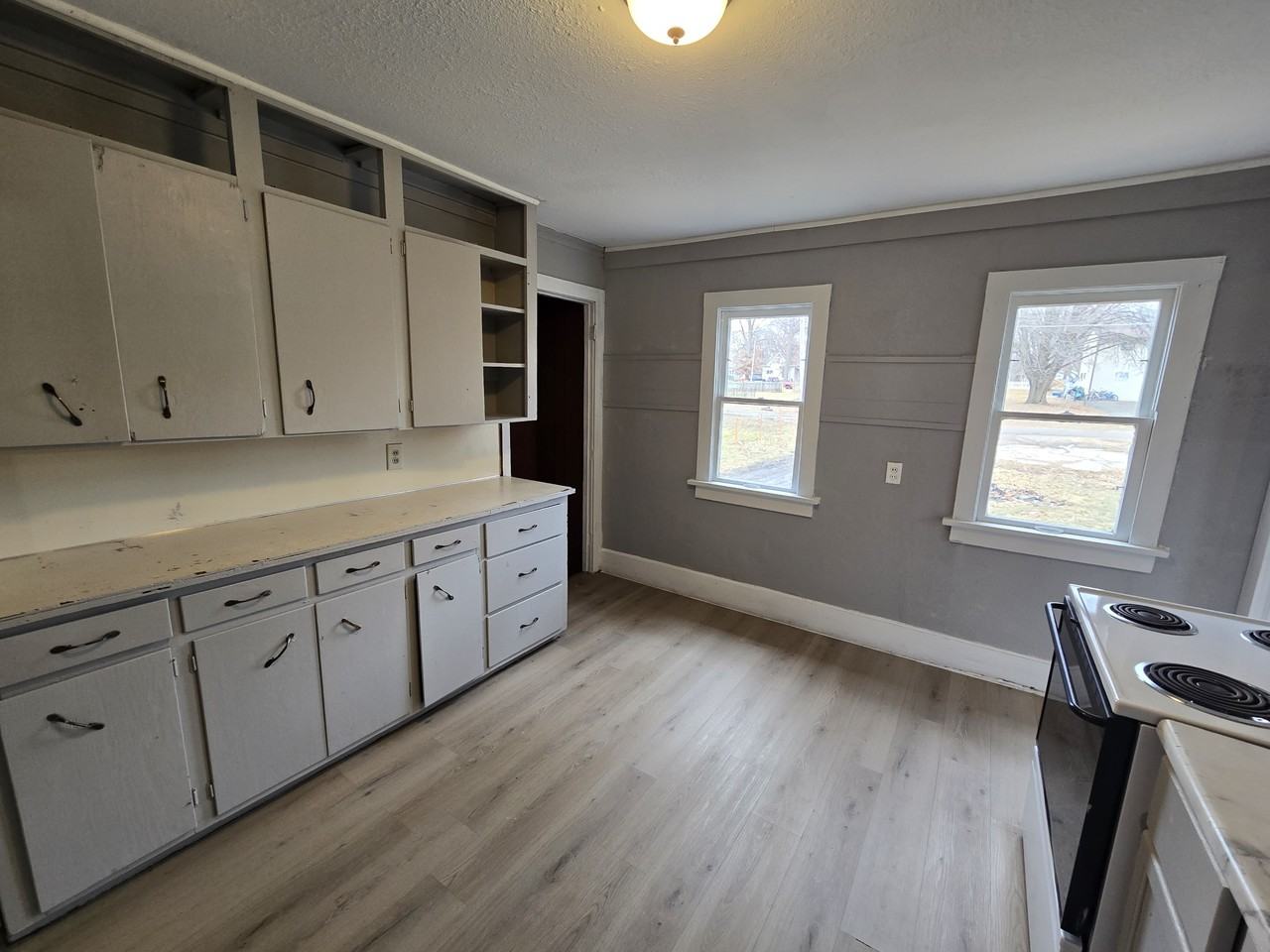 714 W 1st St #1 - Photo 4 of 27