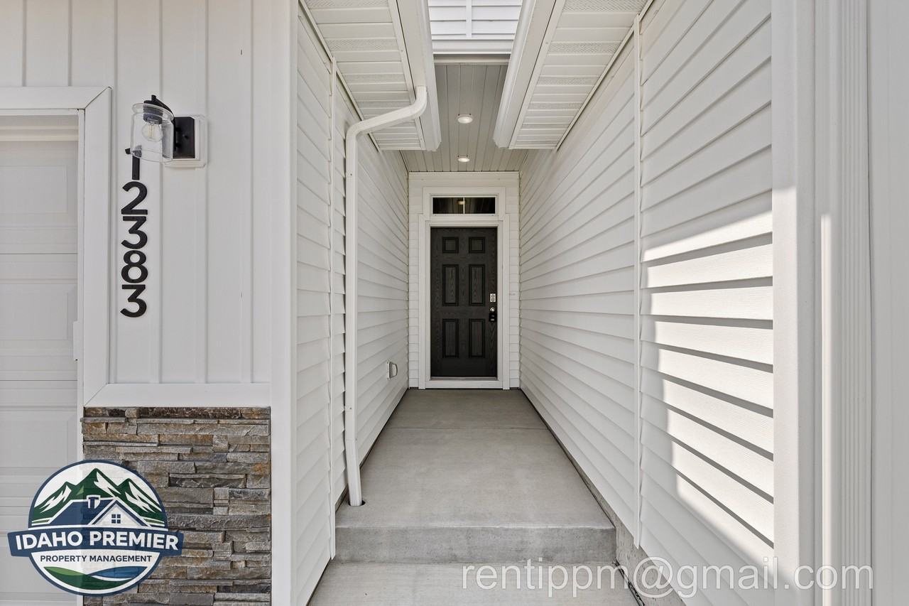 12383 Genevieve St #1 - Photo 4 of 25