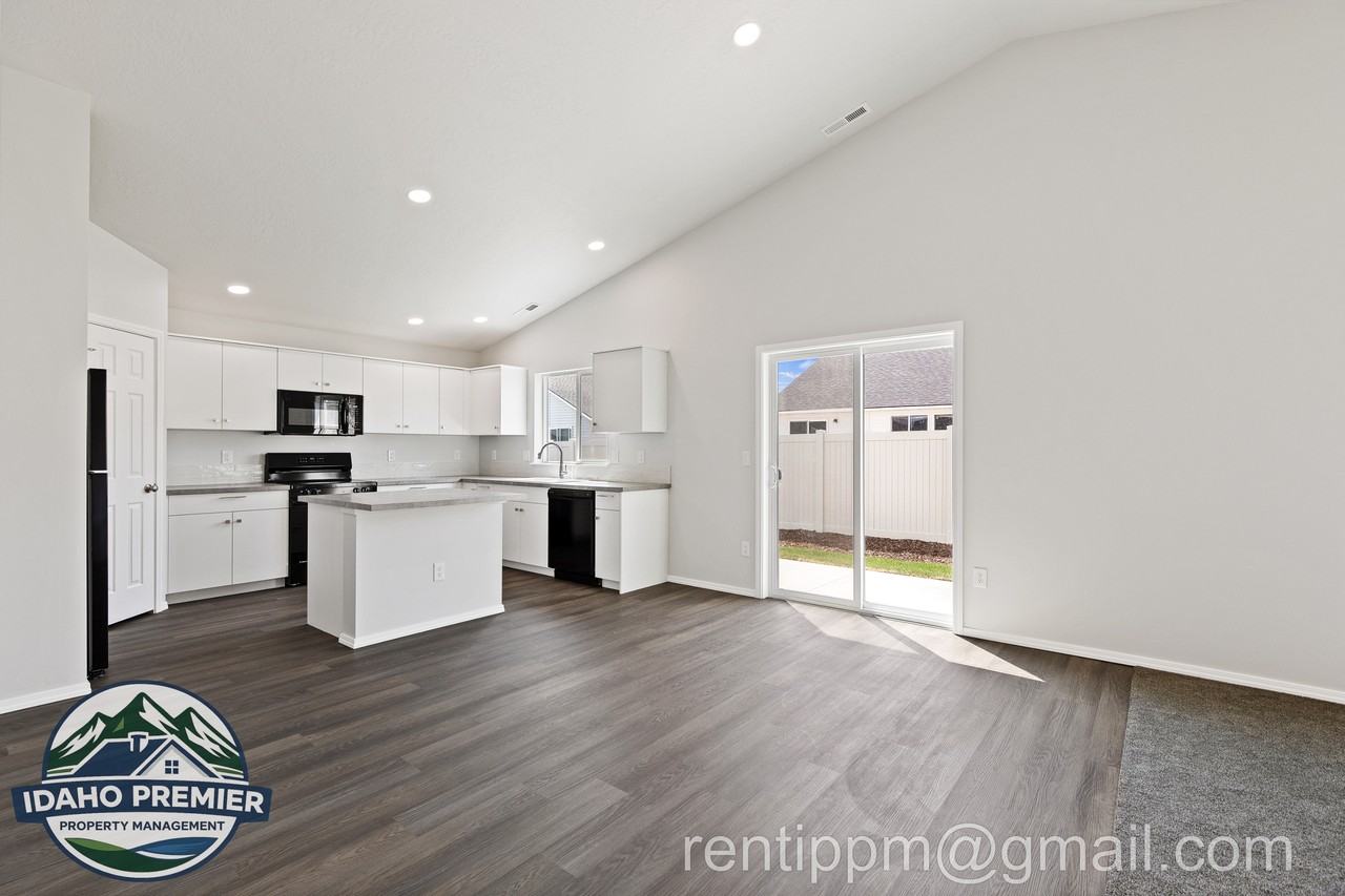 12383 Genevieve St #1 - Photo 7 of 25