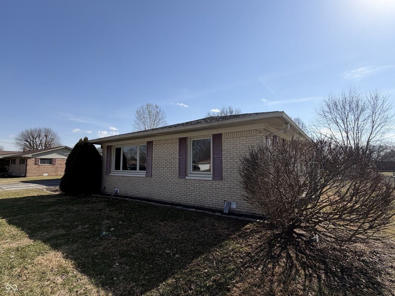 5585 Gallagher Dr - Photo 3 of 30