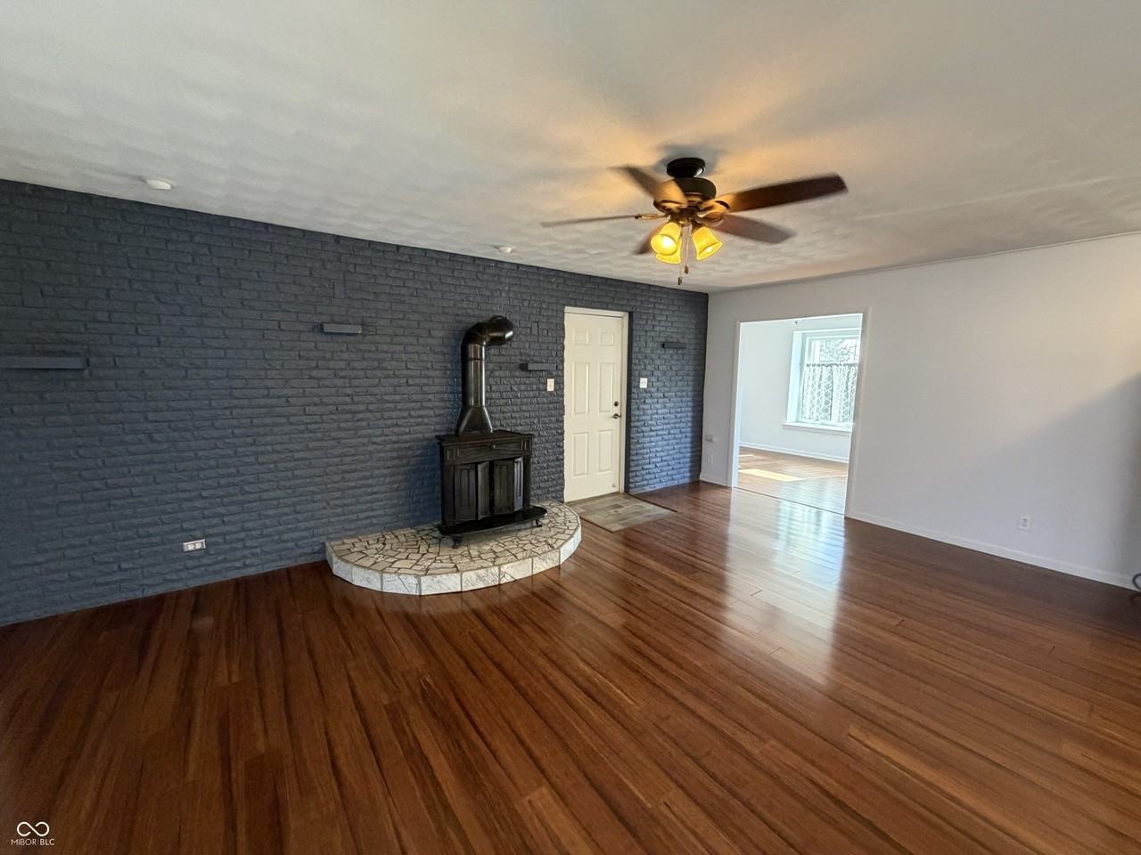 5585 Gallagher Dr - Photo 4 of 30