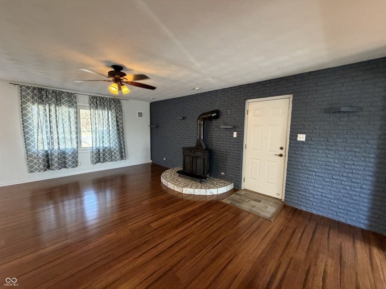 5585 Gallagher Dr - Photo 5 of 30